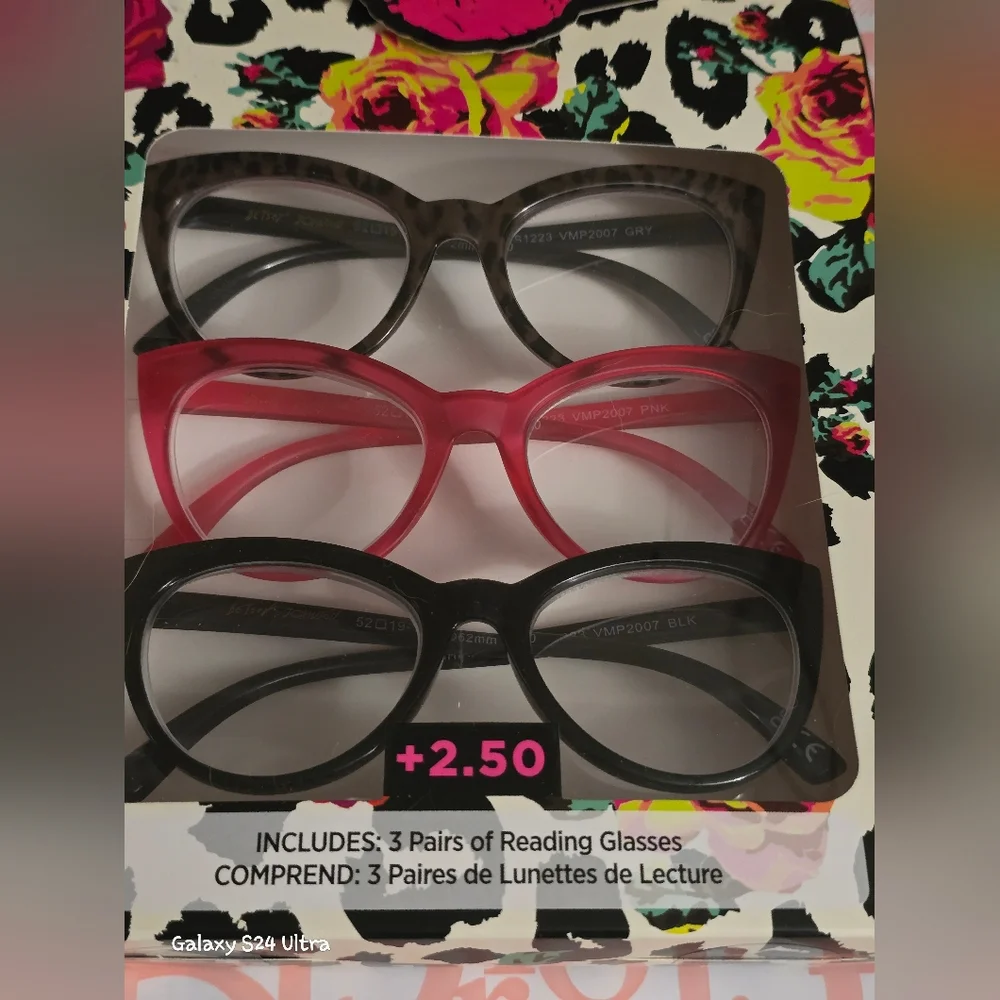 Betsey Johnson 3-pair cat-eye reading glasses set in +2.50 magnification NIB